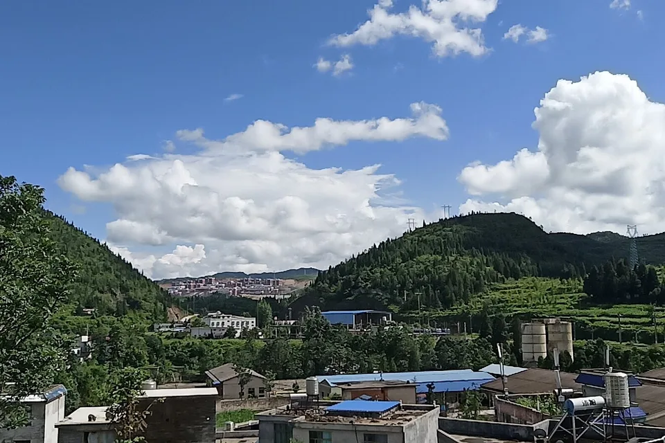六盘水避暑怎么玩：19℃ 夏天的草原与花海 1