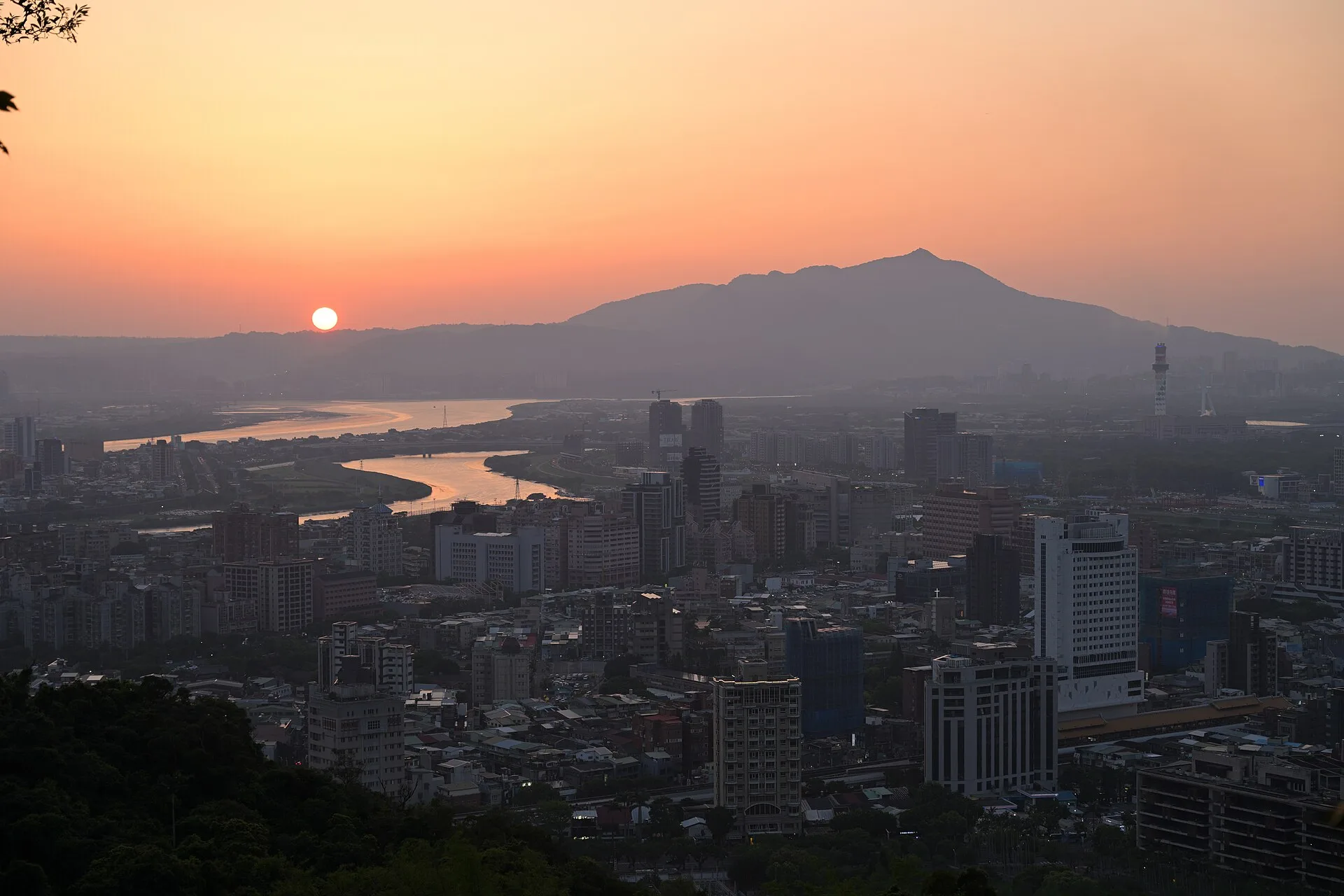 康养度假攻略：在山水间疗愈身心封面