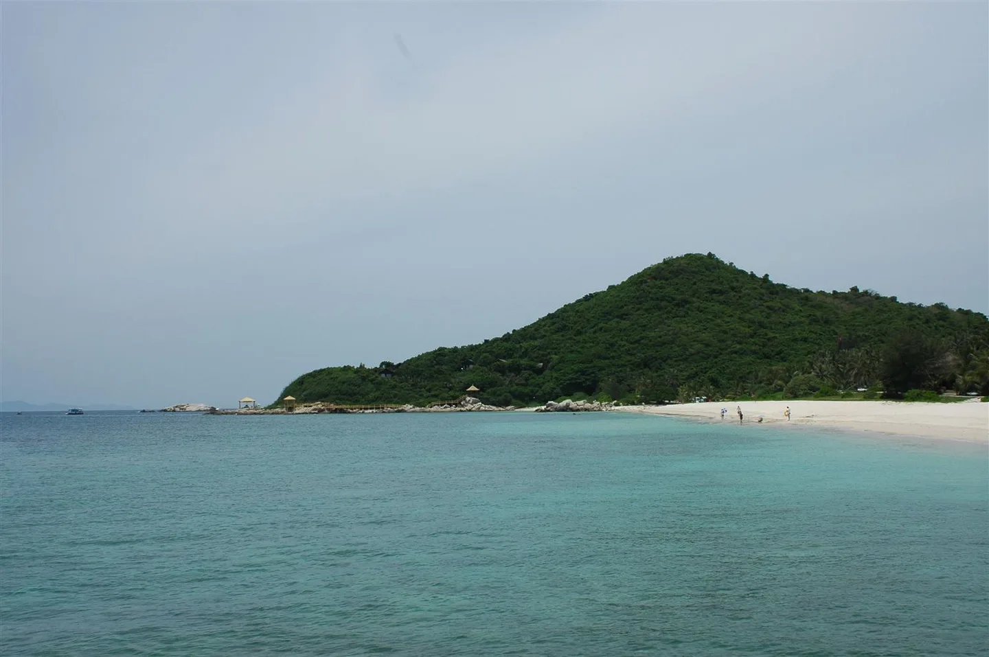 三亚—亚龙湾国际玫瑰谷—亚龙湾沙滩—日月湾—琼海杂粮小吃街