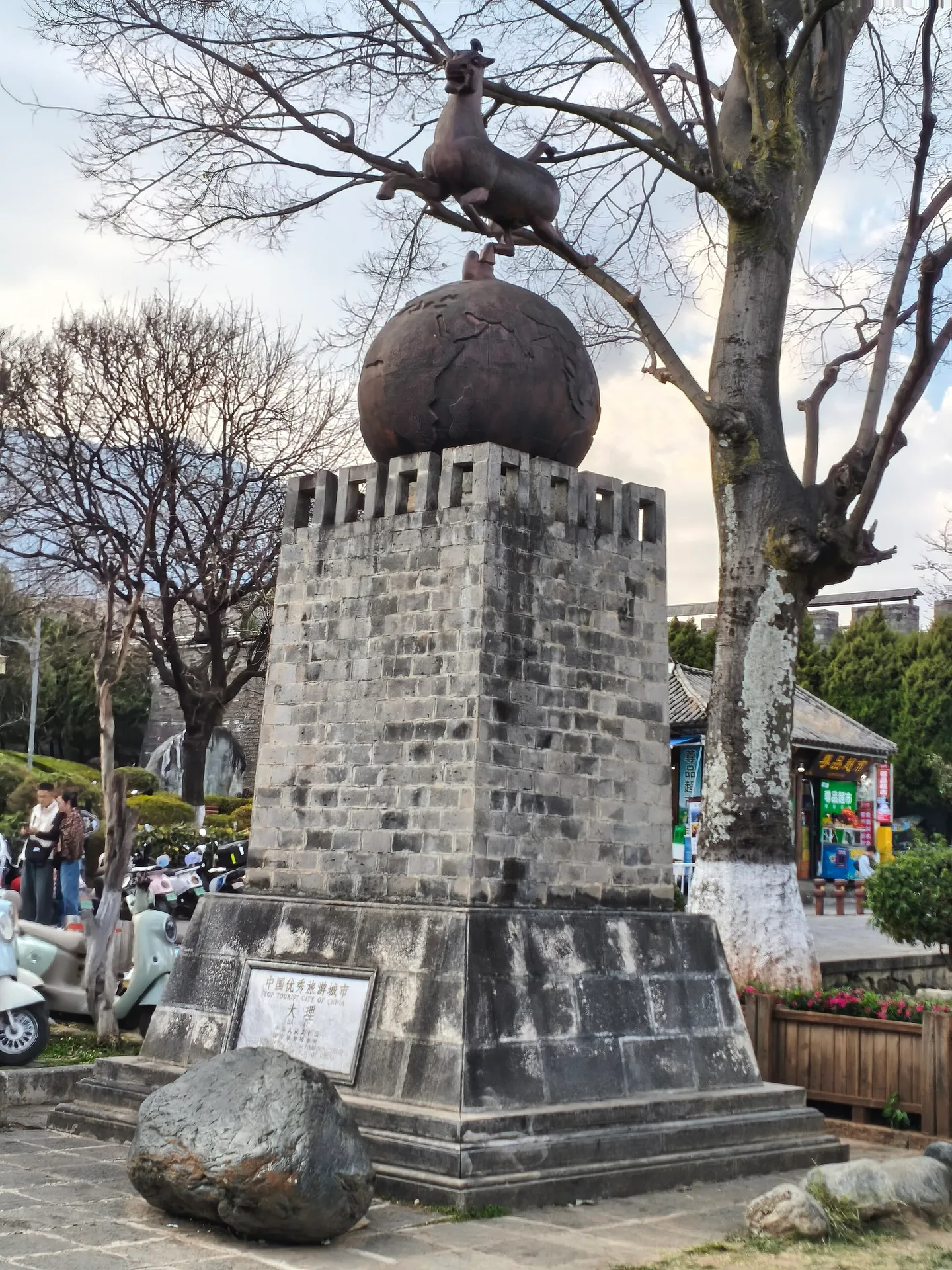 大理古城内安静的街巷与老建筑