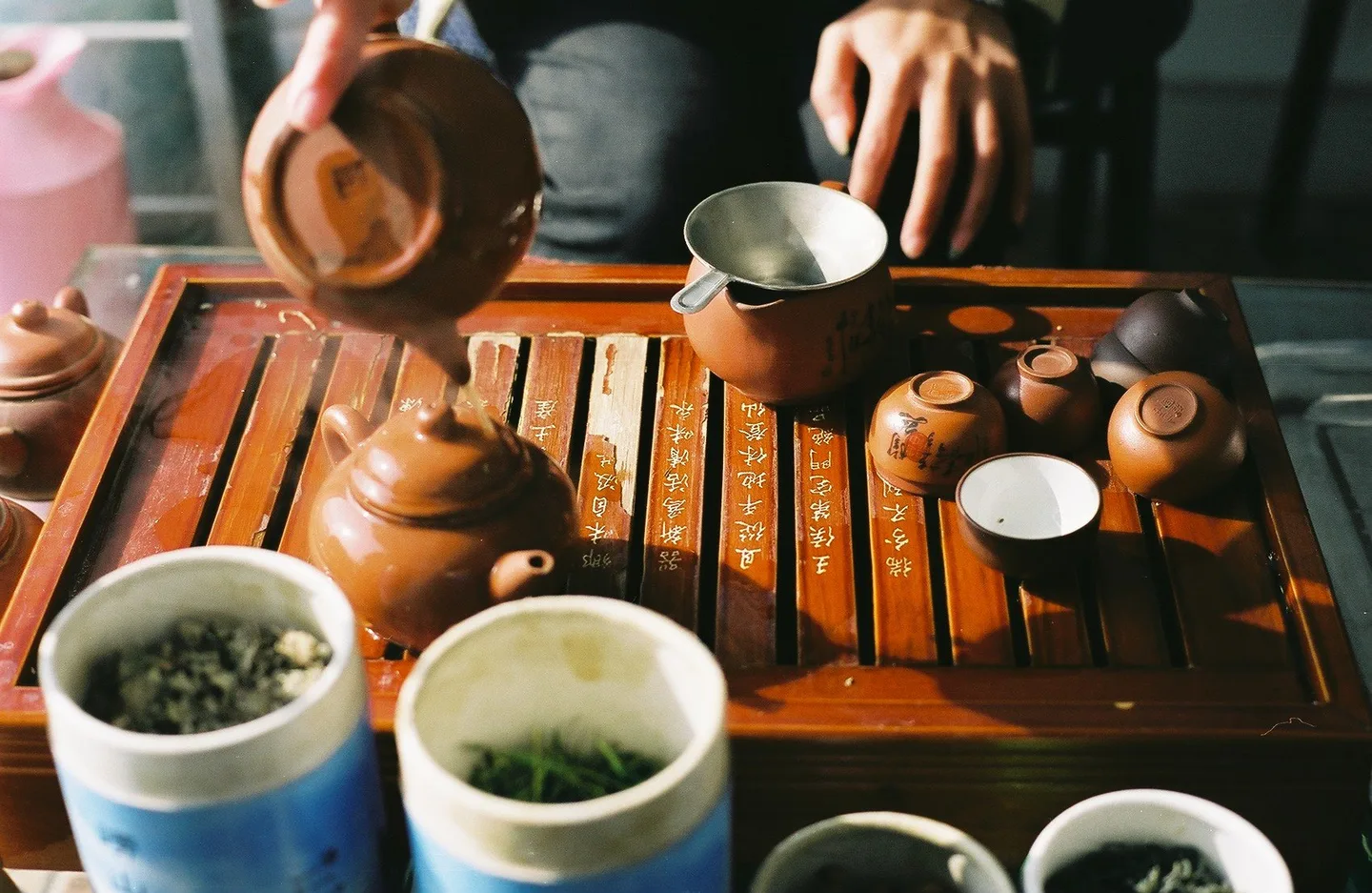 潮州功夫茶冲泡场景