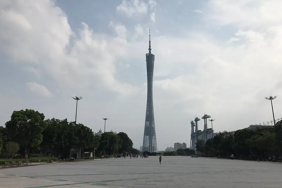 广东文创伴手礼：醒狮、石湾陶与广彩纹样怎么选 2