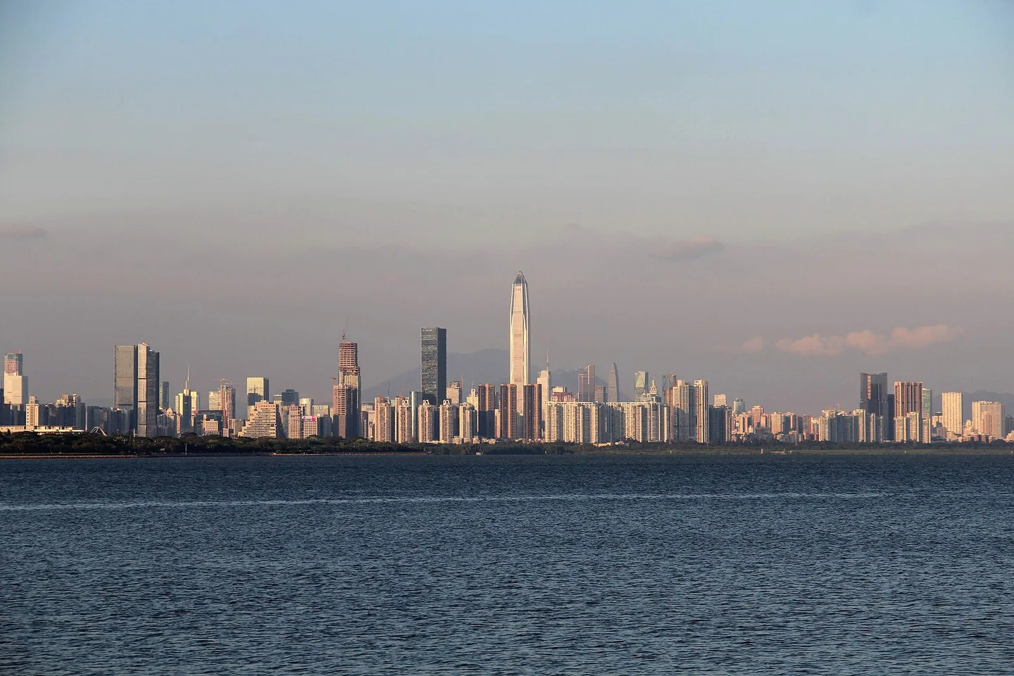 深圳城市天际线与高层建筑群