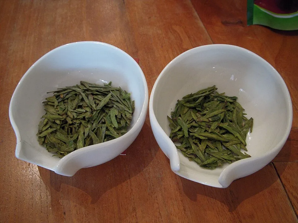 贵州茶山或绿茶茶汤