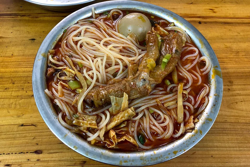广西特产清单：螺蛳粉、六堡茶、罗汉果与茉莉花茶怎么挑封面
