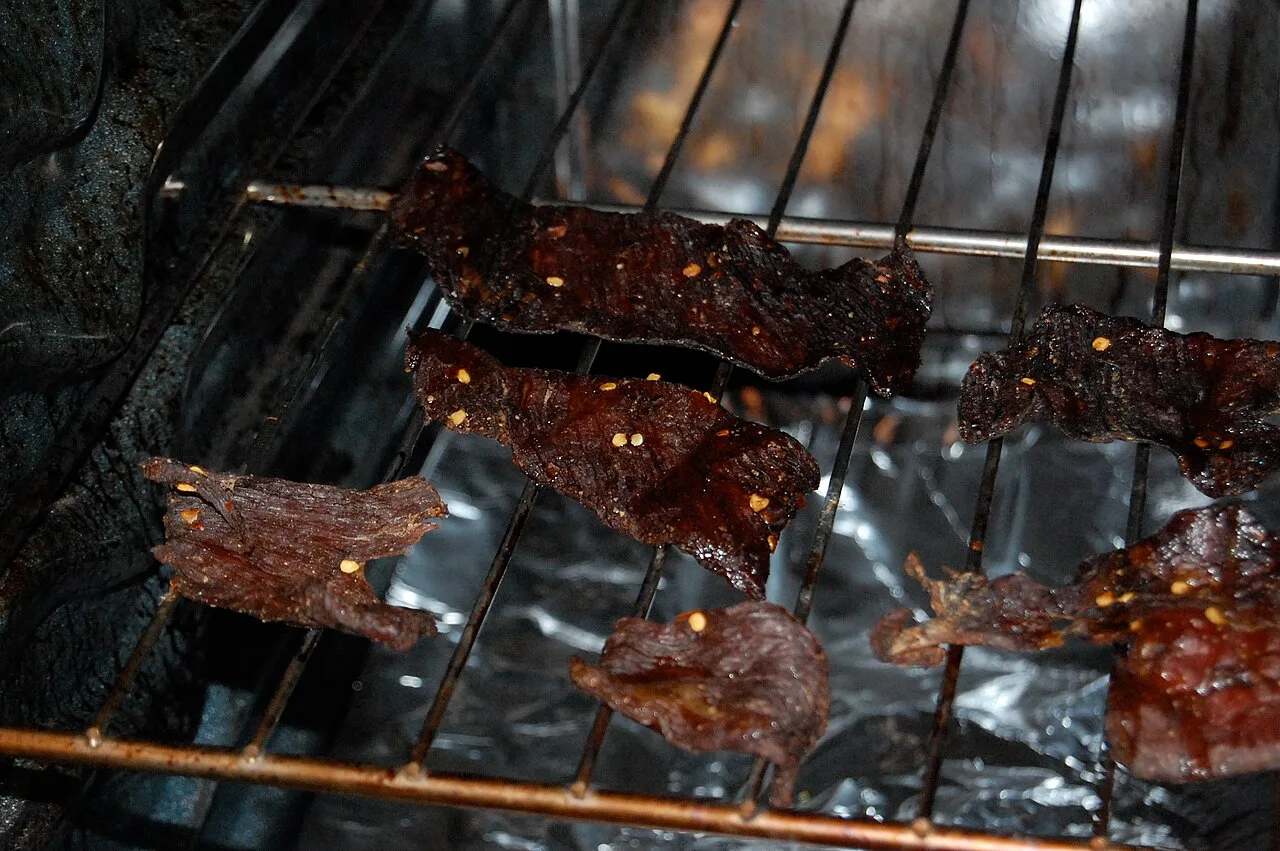 内蒙古特产清单：风干牛肉、奶食品与瓜子怎么挑