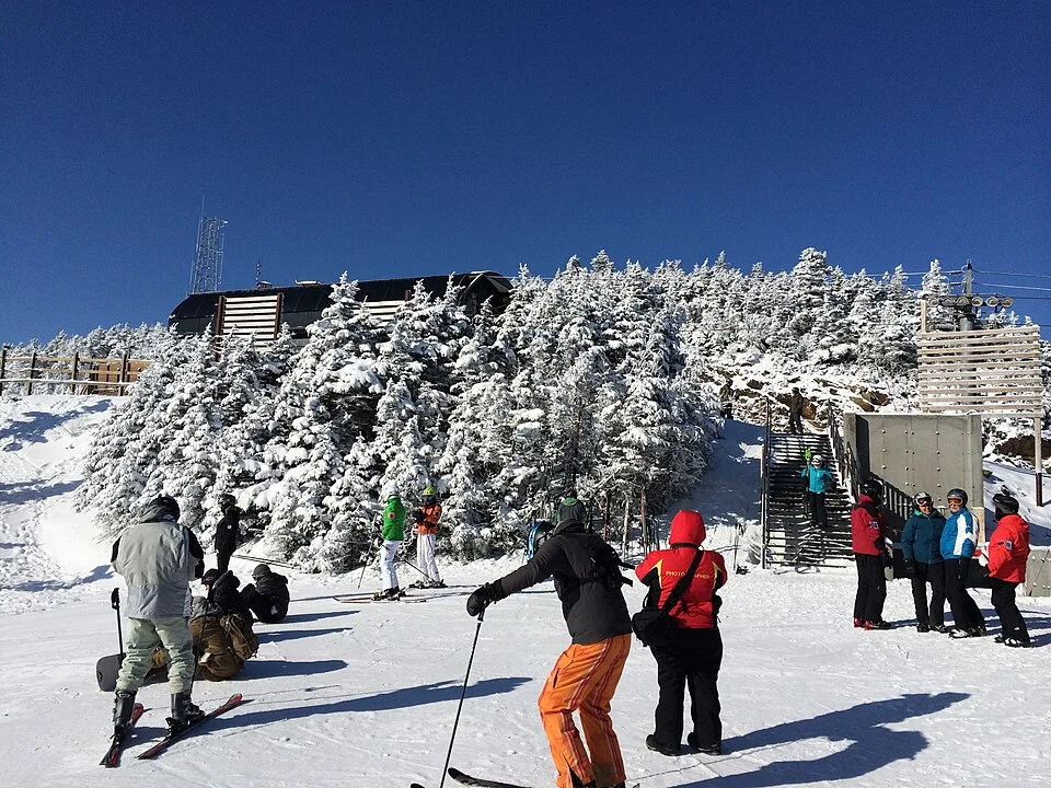 国内滑雪去哪：东北与新疆雪场怎么选 3