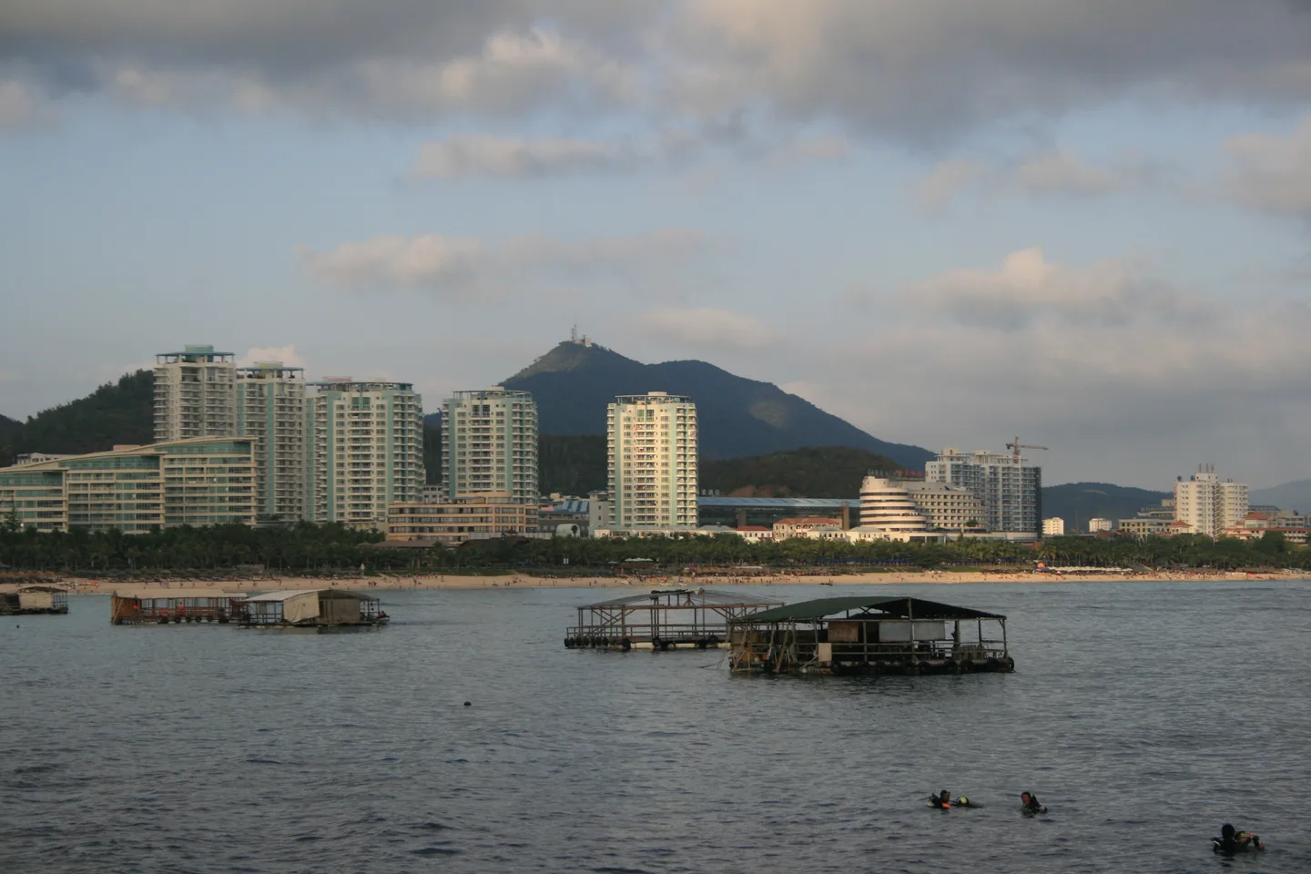 三亚大东海海滩