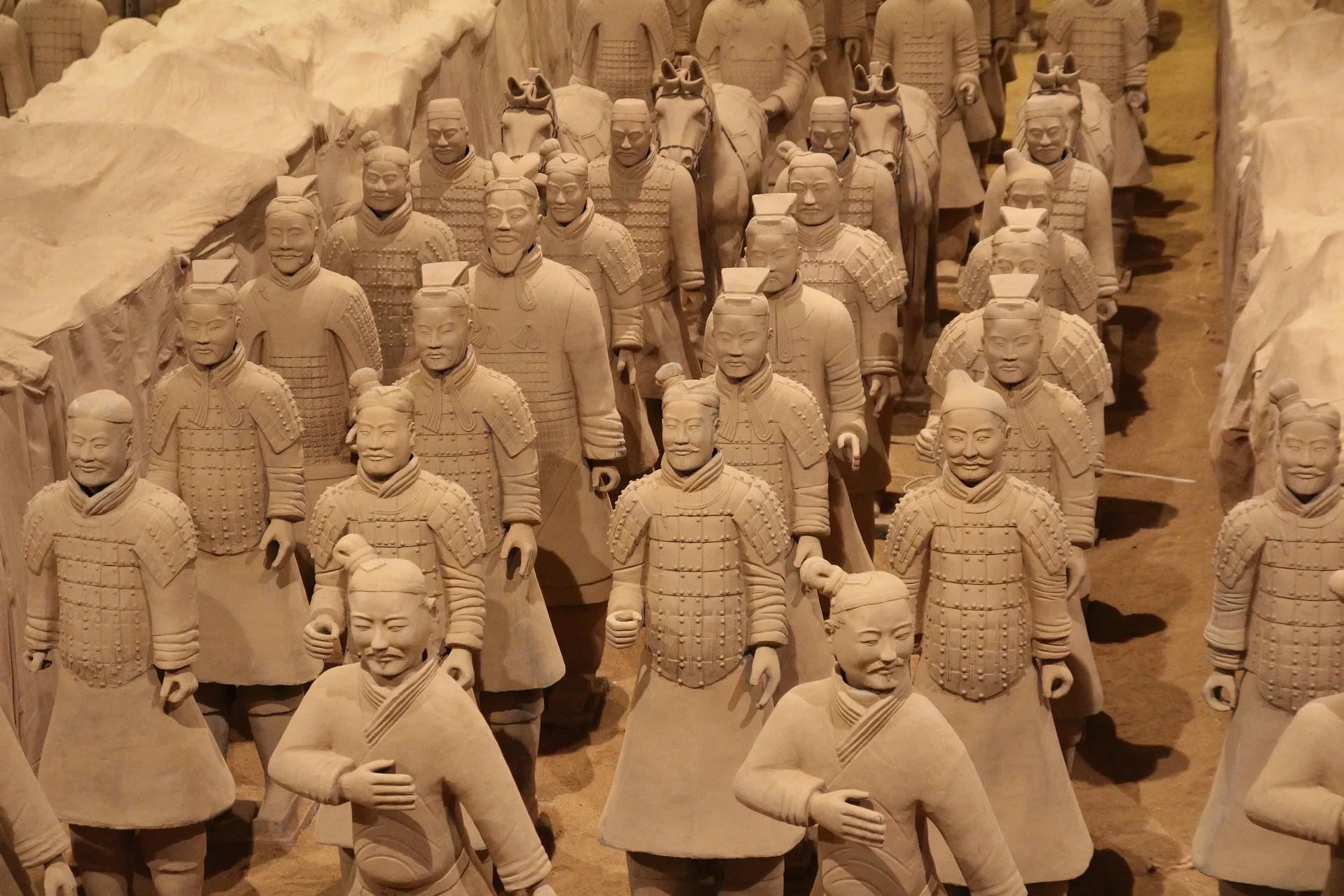 兵马俑博物馆，千军万马的地下军团
