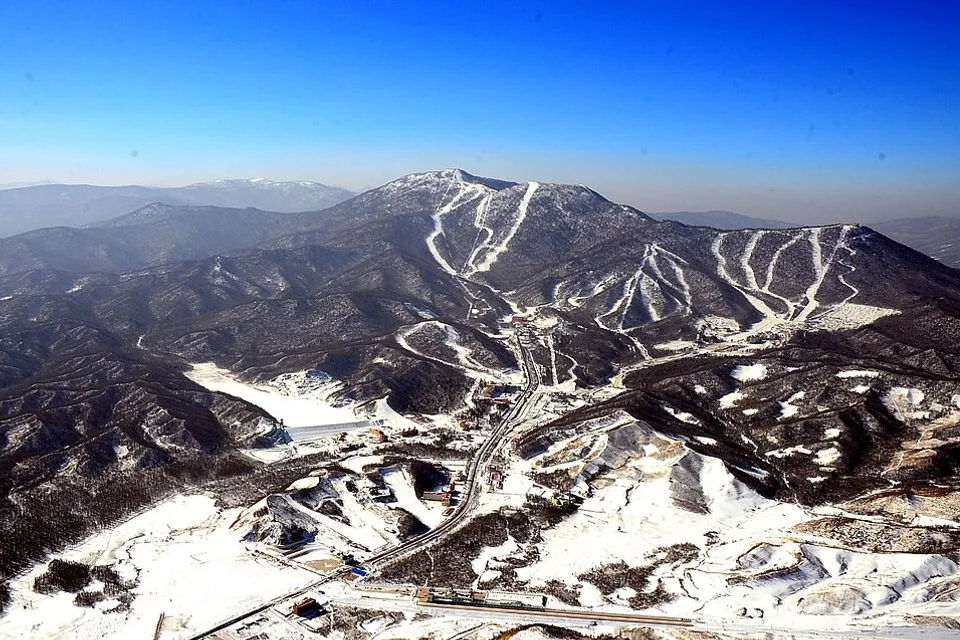 国内滑雪去哪：东北与新疆雪场怎么选封面