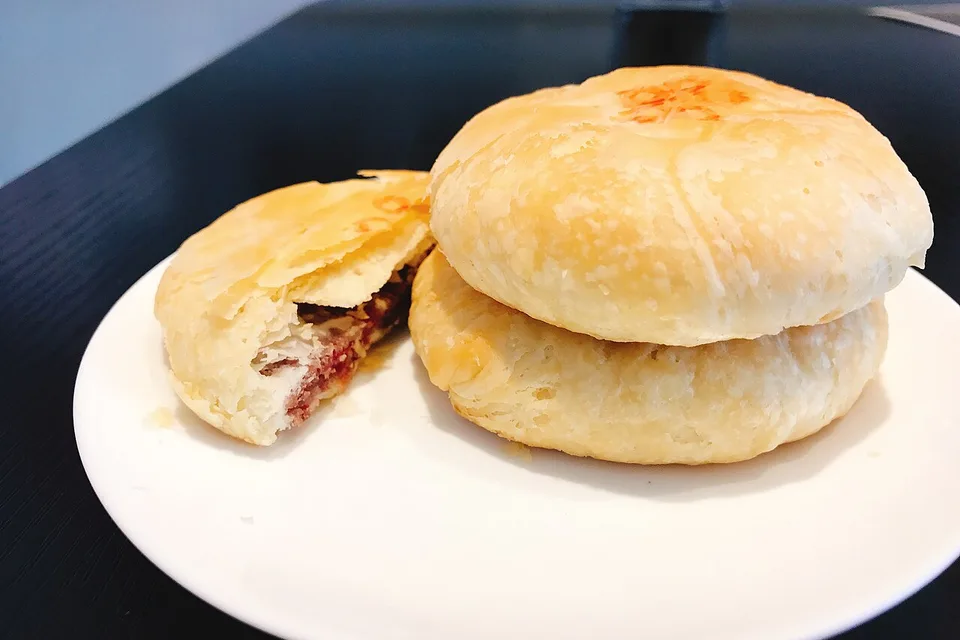 云南手信怎么挑：鲜花饼、咖啡与普洱茶小礼盒封面