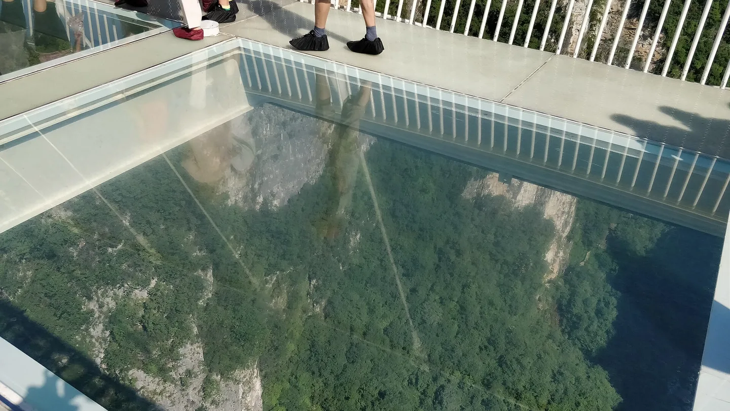 天门山玻璃栈道