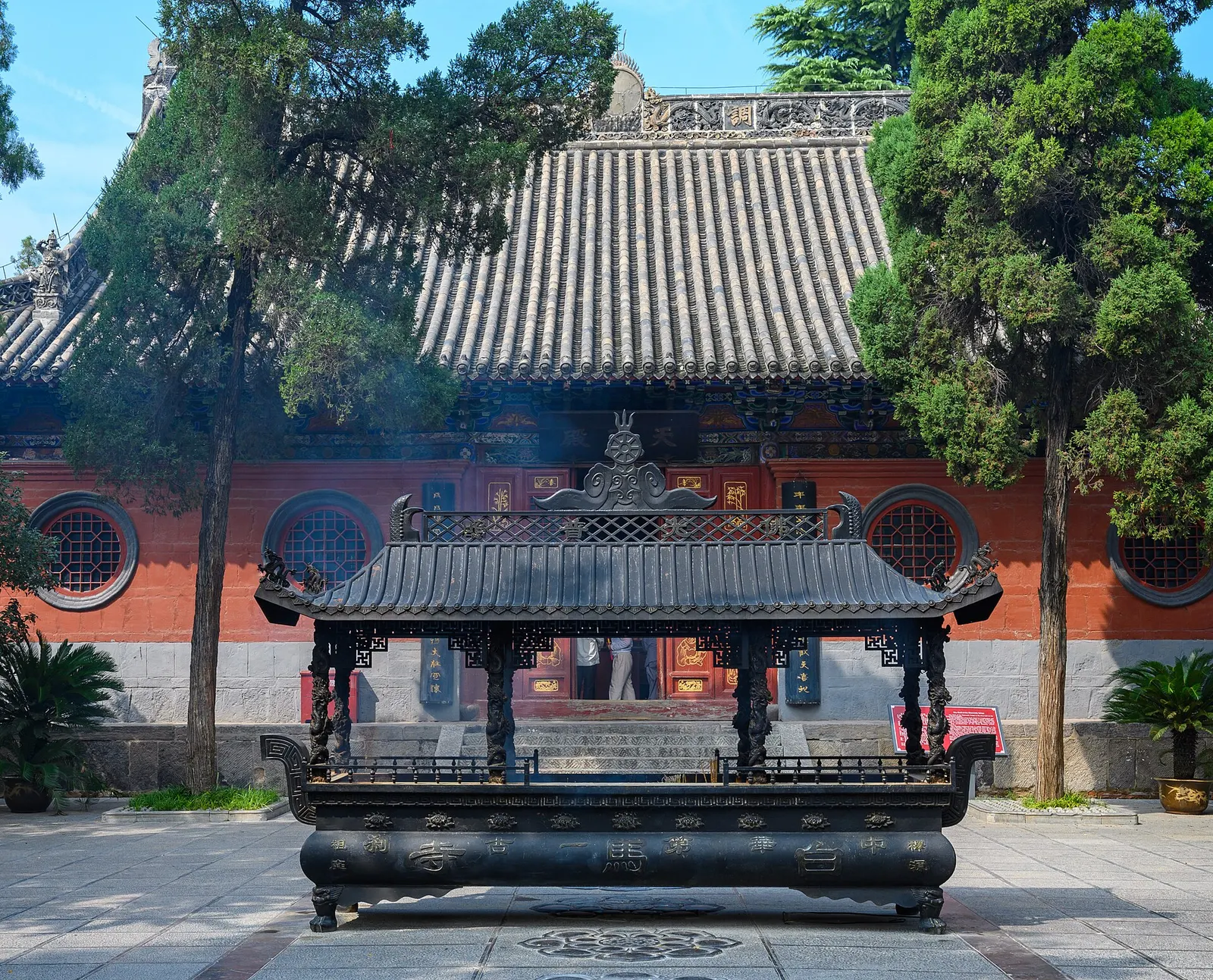 第一次去洛阳：龙门石窟、牡丹与几天合适 1